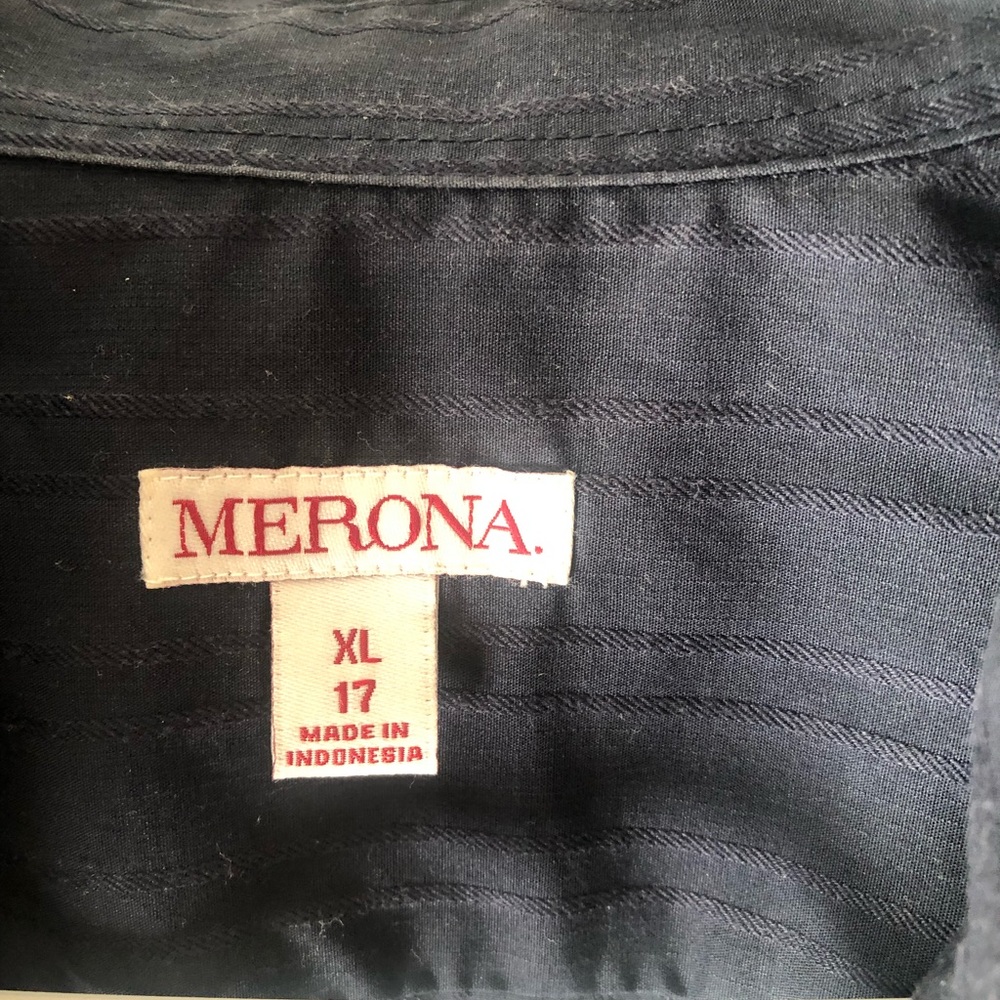 Button up - Picture 2 of 3